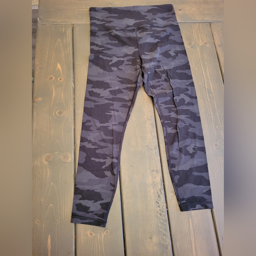 Athleta elation camo 7/8 tights size medium